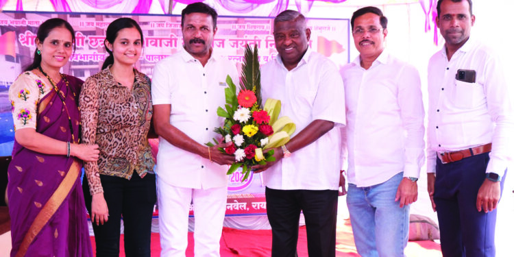 जलतरणपटूंचा सत्कार आ. जयंत पाटील यांच्या हस्ते