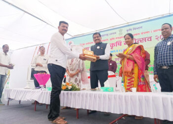 श्रीवर्धनमधील शेतकर्‍याचा सन्मान