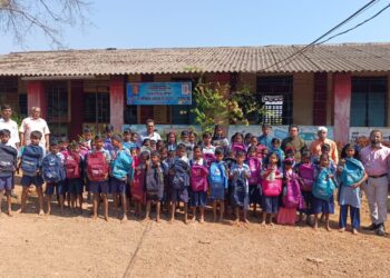 शैक्षणिक साहित्याचे वाटप