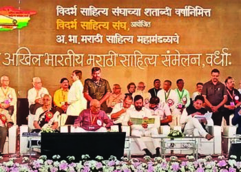 साहित्य संमेलनात मुख्यमंत्र्यांच्या भाषणाच्यावेळी गोंधळ