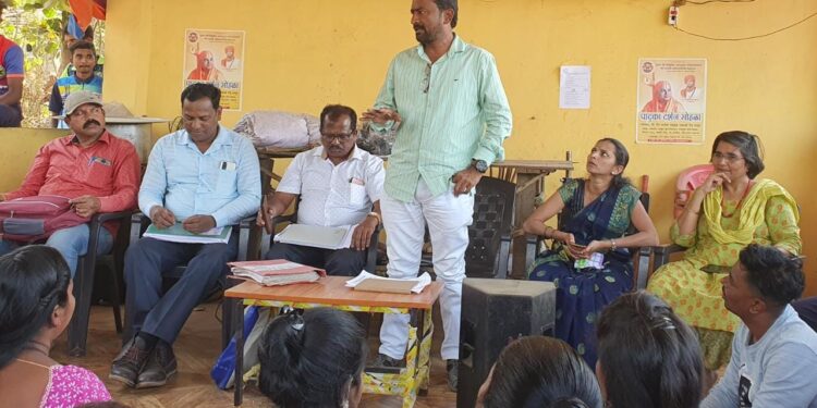 ग्रामपंचायतीसाठी आग्रही ग्रामस्थांकडून ग्रामसभेमध्ये ठराव मंजूर