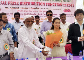 अंजुमन उर्दू स्कूलला मदत करणार; चित्रलेखा पाटील यांची ग्वाही