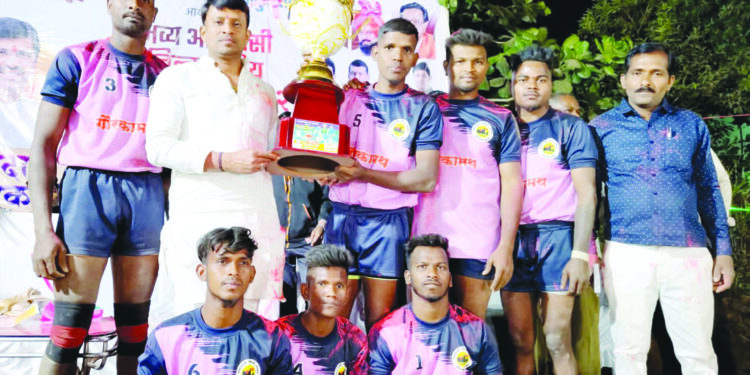 जिल्हास्तरीय आदिवासी कबड्डी स्पर्धा; गौरकामत संघ विजयी