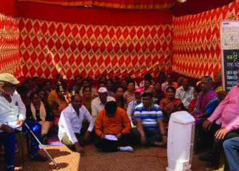 रस्त्याचे काम सुरू करण्यासाठी उपोषण