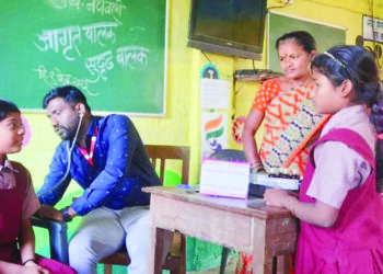 नेणवली शाळेत आरोग्य तपासणी