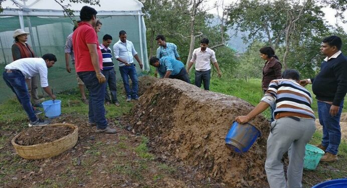 खारजमीन संशोधन केंद्रात शेतकर्‍यांना प्रशिक्षण
