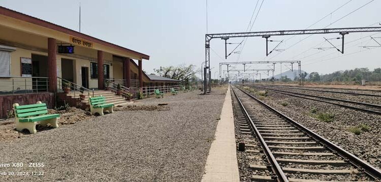 स्थानक बनले क्रॉसिंग स्टेशन