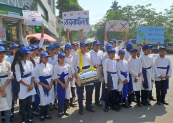 पथनाट्यातून विद्यार्थ्यांची जनजागृती