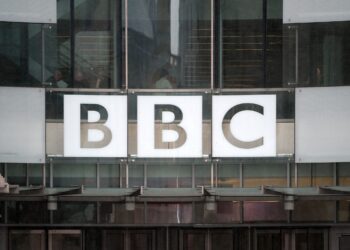 दिल्लीच्या बीबीसीच्या ऑफिसवर आयकर विभागाची छापेमारी