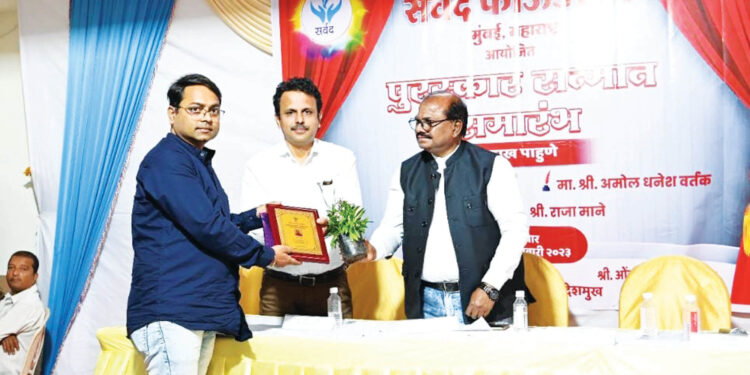 उत्कृष्ट छायाचित्रणाचा तुषार थळे यांना पुरस्कार