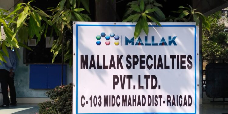 महाड मल्लक कंपनी स्फोट प्रकरण : १३ जण जखमी; दहा किलोमीटरचा परिसर हादरला