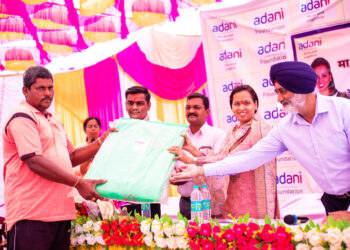 विकासासाठी अदानी फाऊंडेशन कटिबद्ध