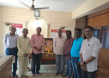 मराठी वृत्तपत्रसृष्टीचे जनक दर्पणकारांना अभिवादन