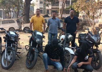 मोटार सायकल चोरणाऱ्या दोघाजणांना स्थानिक गुन्हे अन्वेषण विभागाने केले जेरबंद