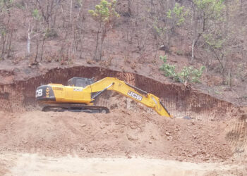 मातीच्या उत्खननाने भूस्खलनाचा धोका वाढला