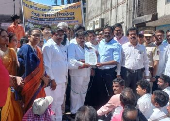 विक्रम रिक्षाचालक संघटनेचा पेण पालिकेवर दणदणीत मोर्चा