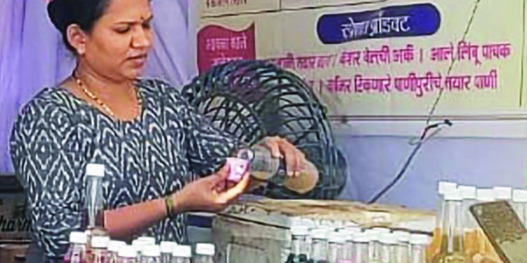 नेरळच्या महिला गटाच्या पदार्थांना वाढती पसंती