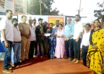 माथेरानचा निसर्ग उतरला कॅनव्हासवर