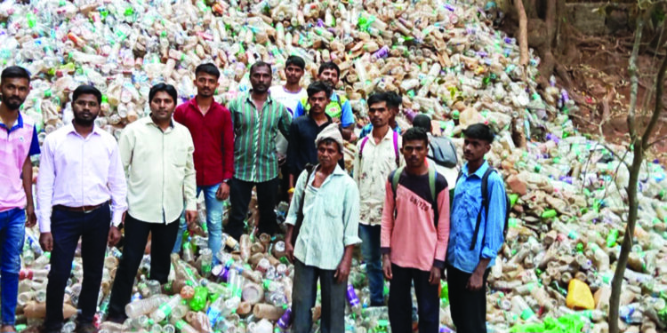 माथेरानच्या जंगलात प्लास्टिकचा खच