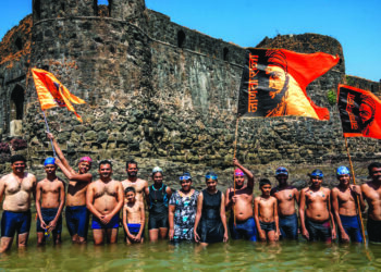 … अन दर्यातही उमटला जय शिवाजीचा जयघोष