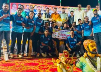 आरसीसी संघाचा तिरंगा चषकावर कब्जा