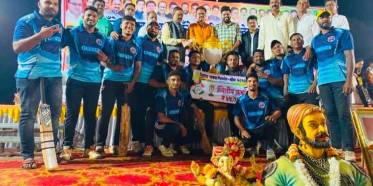 आरसीसी संघाचा तिरंगा चषकावर कब्जा