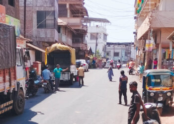 पादचार्‍यांनी रस्ता ओलांडायचा कसा?