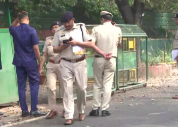 राहुल गांधींच्या पोलीस चौकशीवरुन काँग्रेस आक्रमक