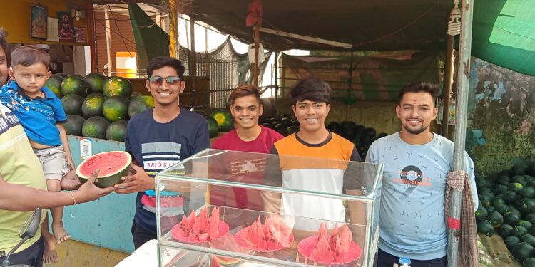 उन्हाळ्यातील आरोग्यवर्धक फळ कलिंगड