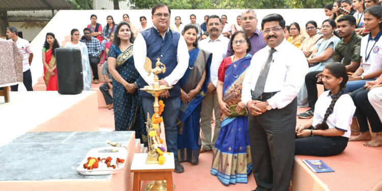 अ‍ॅड. दत्ता पाटील खुल्या रंगमंचाचे लोकार्पण