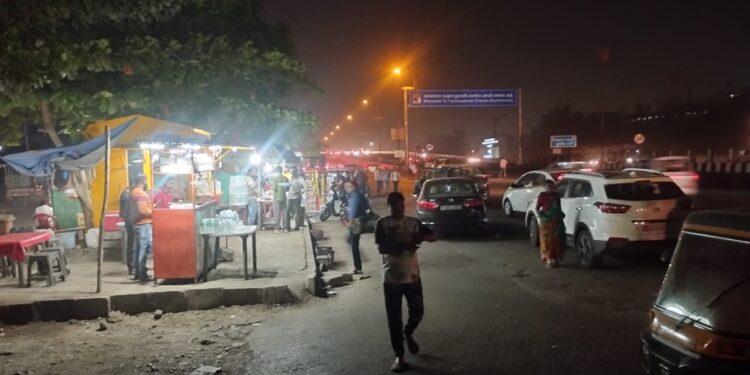 कळंबोली येथील अनधिकृत हातगाड्यांकडे दुर्लक्ष