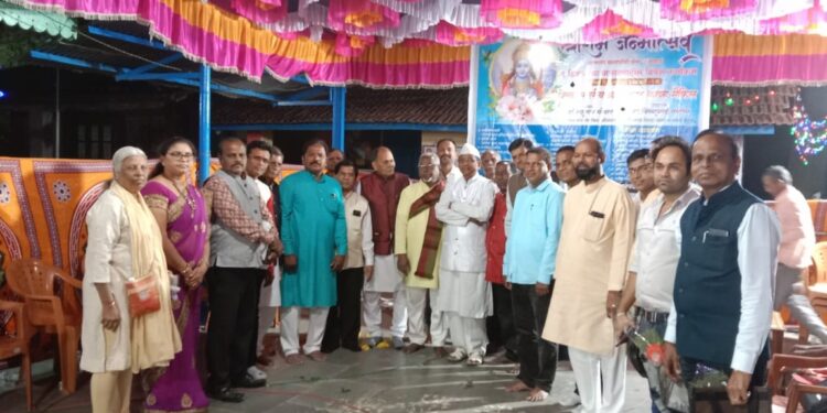 कवितेत सौंदर्य वाढविण कवीची कला