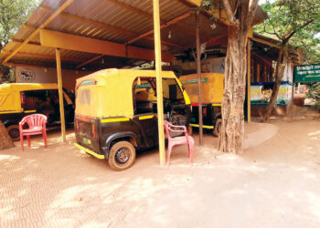 ई-रिक्षा पालिकेच्या आवारात 20 मार्चच्या बैठकीची प्रतीक्षा