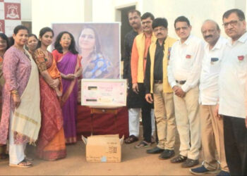 विद्यार्थिनींसाठी सॅनिटरी वेंडीग मशीन भेट