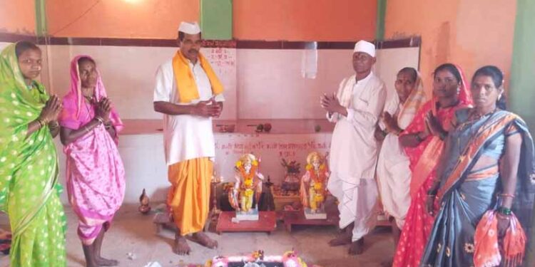 दांडवाडीत मूर्तीची प्राणप्रतिष्ठापणा