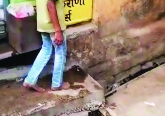 उघड्या नाल्यामुळे अपघाताचा धोका