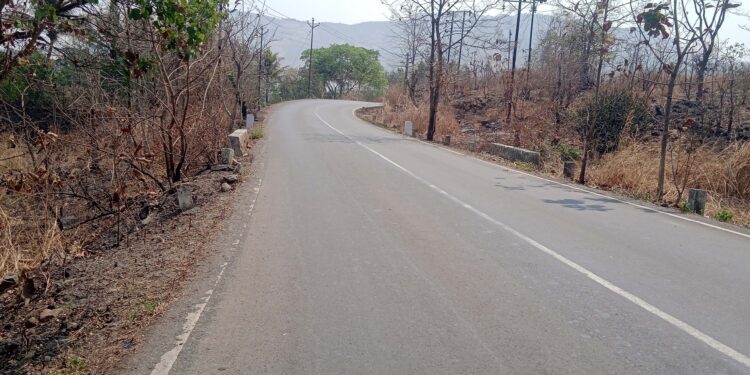 खरसुंडी मार्गावर धोकादायक वळण