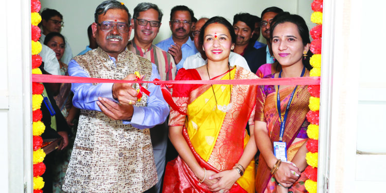 विद्यार्थ्यांच्या उज्ज्वल भविष्यासाठी कटिबद्ध