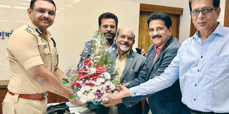बिल्डरांनी घेतली पोलीस आयुक्तांची भेट