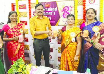 महिला कर्मचार्‍यांच्या कामाचा गौरव