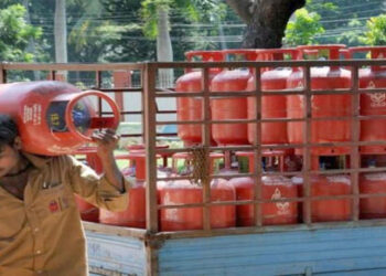 सिलेंडर घरपोच करण्याकडून ग्राहकांची लूट