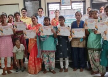 महिलांना शिवणकाम प्रशिक्षण प्रमाणपत्र वाटप