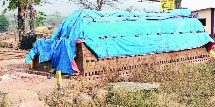 अवकाळीमुळे वीटभट्टी मालकांचे नुकसान