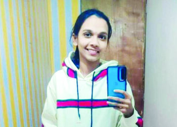 जन्मदात्याच्या छळाला कंटाळून तरुणीची आत्महत्या