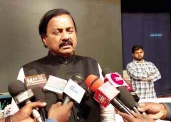 शिंदे-फडणवीस सरकारमुळे रायगडच्या विकासकामांना स्थगिती