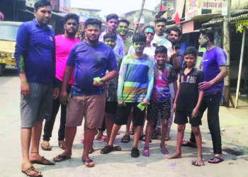 नैसर्गिक रंगांची उधळण करत रंगपंचमी