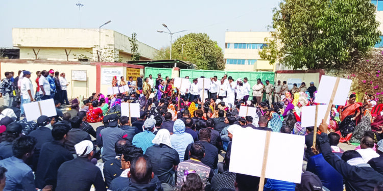 कंपनीविरोधात कामगारांचा गेटबंद आंदोलन