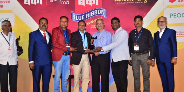 स्व. महेश देशमुख पतसंस्थेला बँको पुरस्कार प्रदान