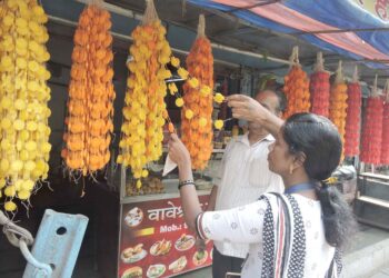 गुढीपाडव्यानिमित्त बाजारपेठ सजली