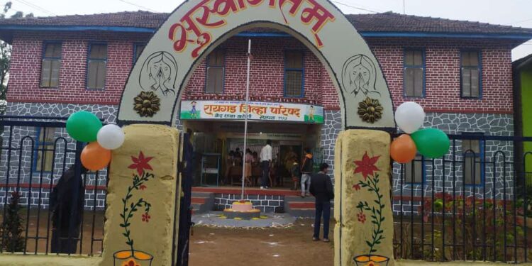 खरोशी शाळेला आदर्श शाळा पुरस्कार